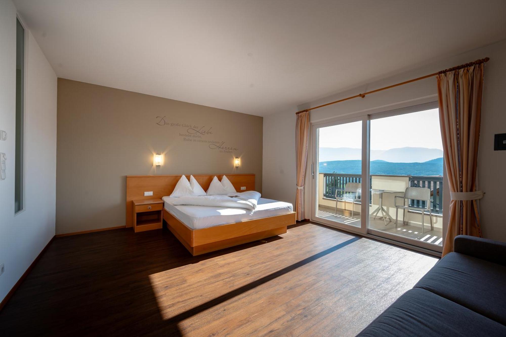 Garni Hotel Peterlinhof Caldaro Zewnętrze zdjęcie
