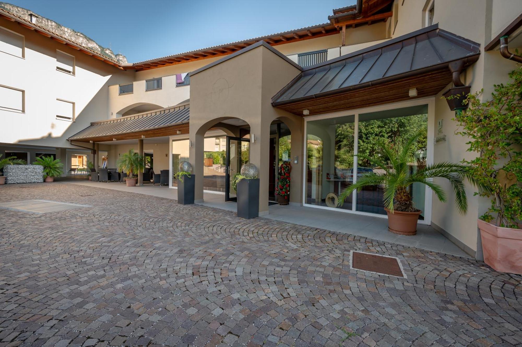 Garni Hotel Peterlinhof Caldaro Zewnętrze zdjęcie